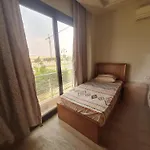 Shared City Stay At Midtown Compound Next To The Auc University