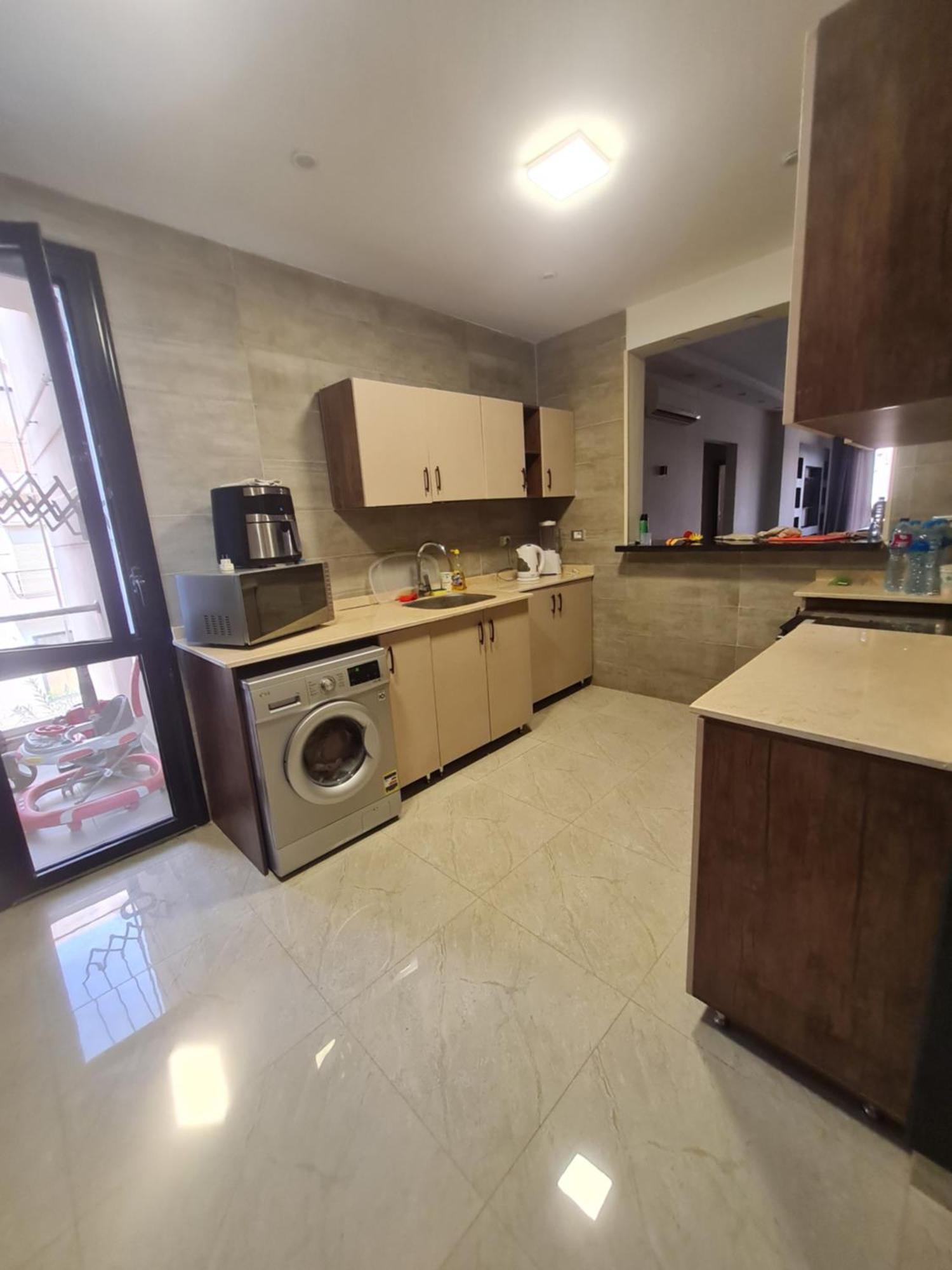 Homestay Shared At Midtown Compound Next To The Auc