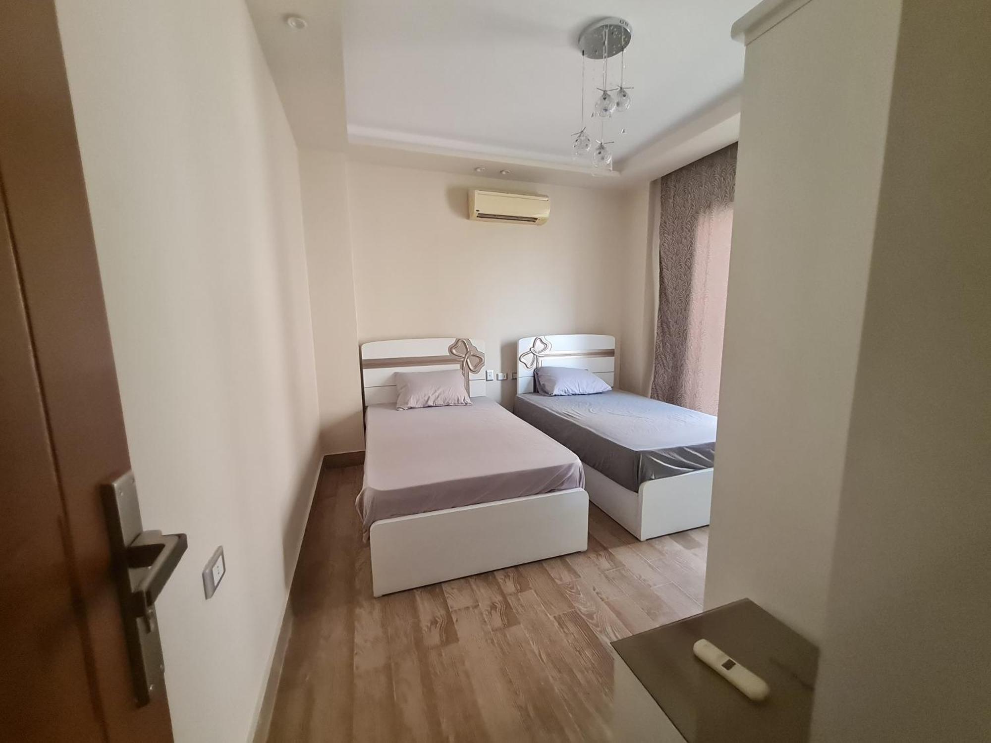 Hospedagem domiciliar Shared At Midtown Compound Next To The Auc *